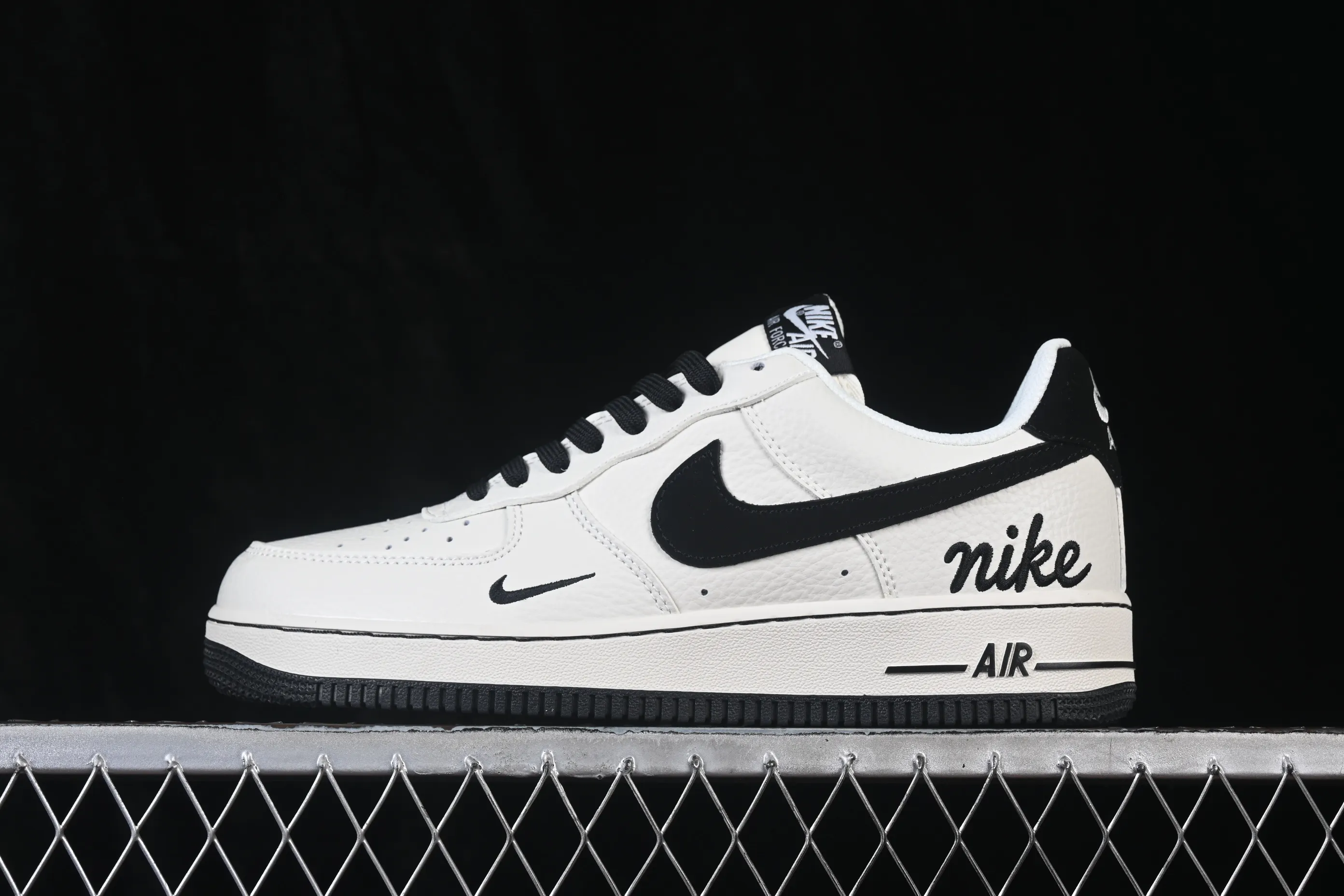 All Categories Nk Air Force 1 Air Force Series Nk Air Force 1 Low Air Force Low Nike Air Force 1'07 Low Beige White Black Air Force One Low Casual Shoes NH0601-546